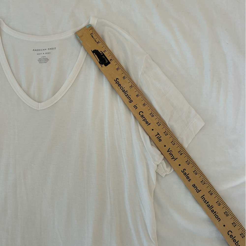 American Eagle Outfitters Soft & Sexy Cream V-Neck Tee - Picture 5 of 10